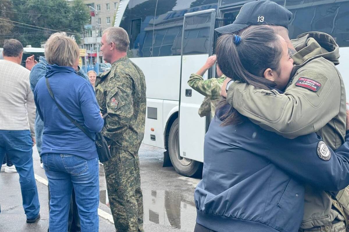 Возвращающимся на СВО бойцам 98-го полка пожелали скорее вернуться домой с  победой