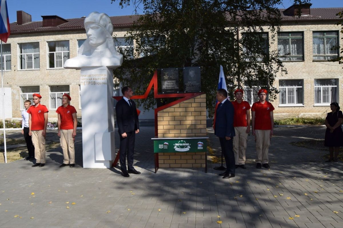 В школе Фроловского района открыли Парту Героя в честь погибшего участника СВО