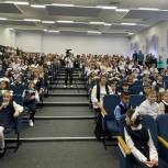 «Единая Россия» в Югре поздравила школьников с Днем знаний