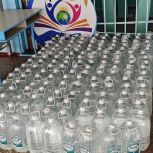 «Единая Россия» помогает: из Пензы привезли питьевую воду в школу №1 города Токмака