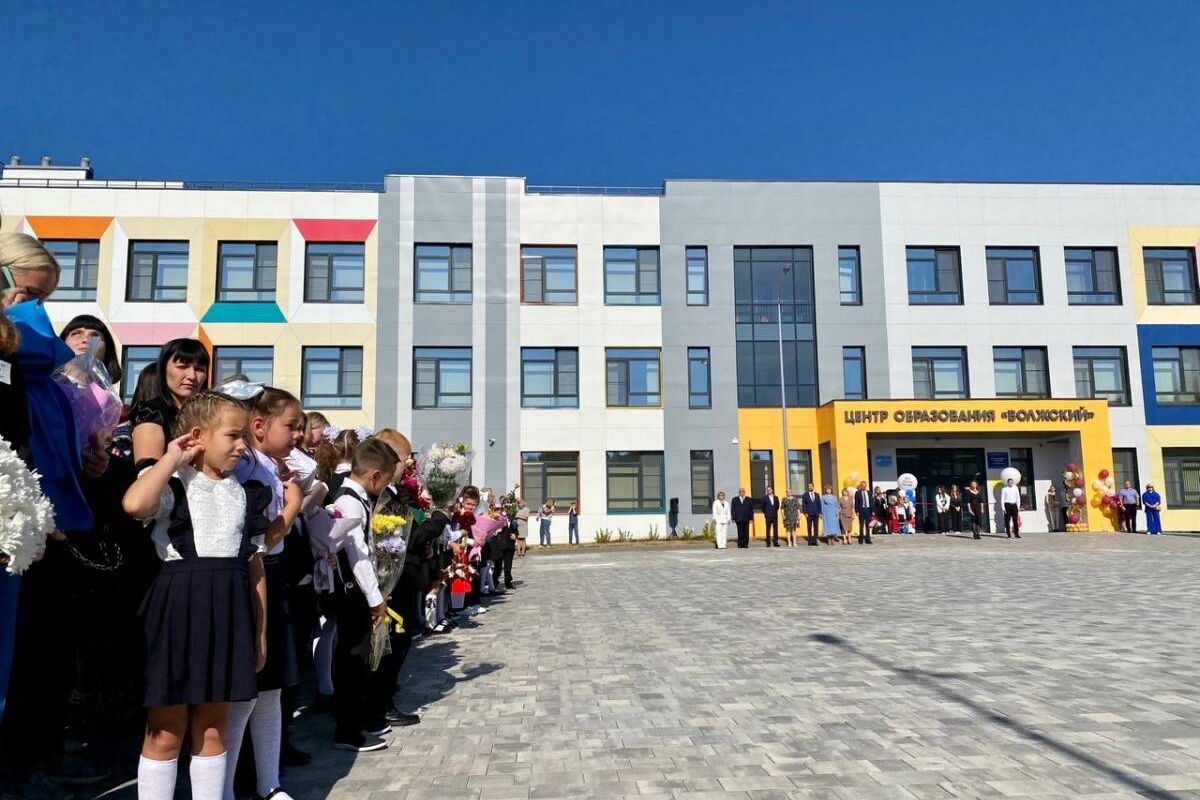 Новая школа в поселке Волжский распахнула свои двери для 800 учеников города Костромы