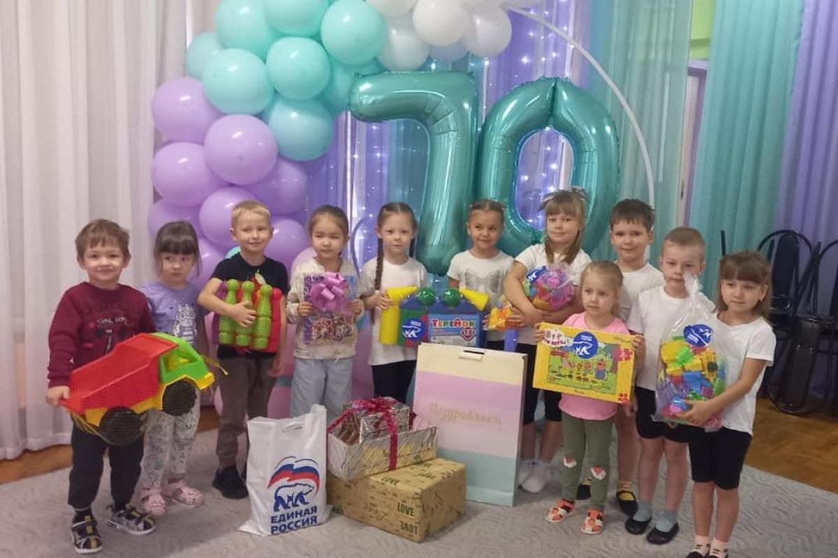 Единороссы поздравили с юбилеем детский сад «Почемучки» поселка Красногорский