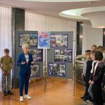 По инициативе «Единой России» во Дворце детского творчества открылась фотовыставка ко Дню воссоединения России и новых территорий