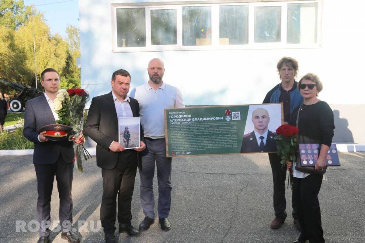 В Пермском кадетском корпусе им. генералиссимуса А.В. Суворова открыты две "Парты Героев"