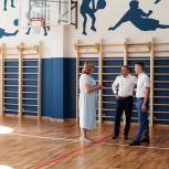 При поддержке депутата ЗСК Бориса Юнанова в Екатерининской гимназии №36 обновили спортивный зал