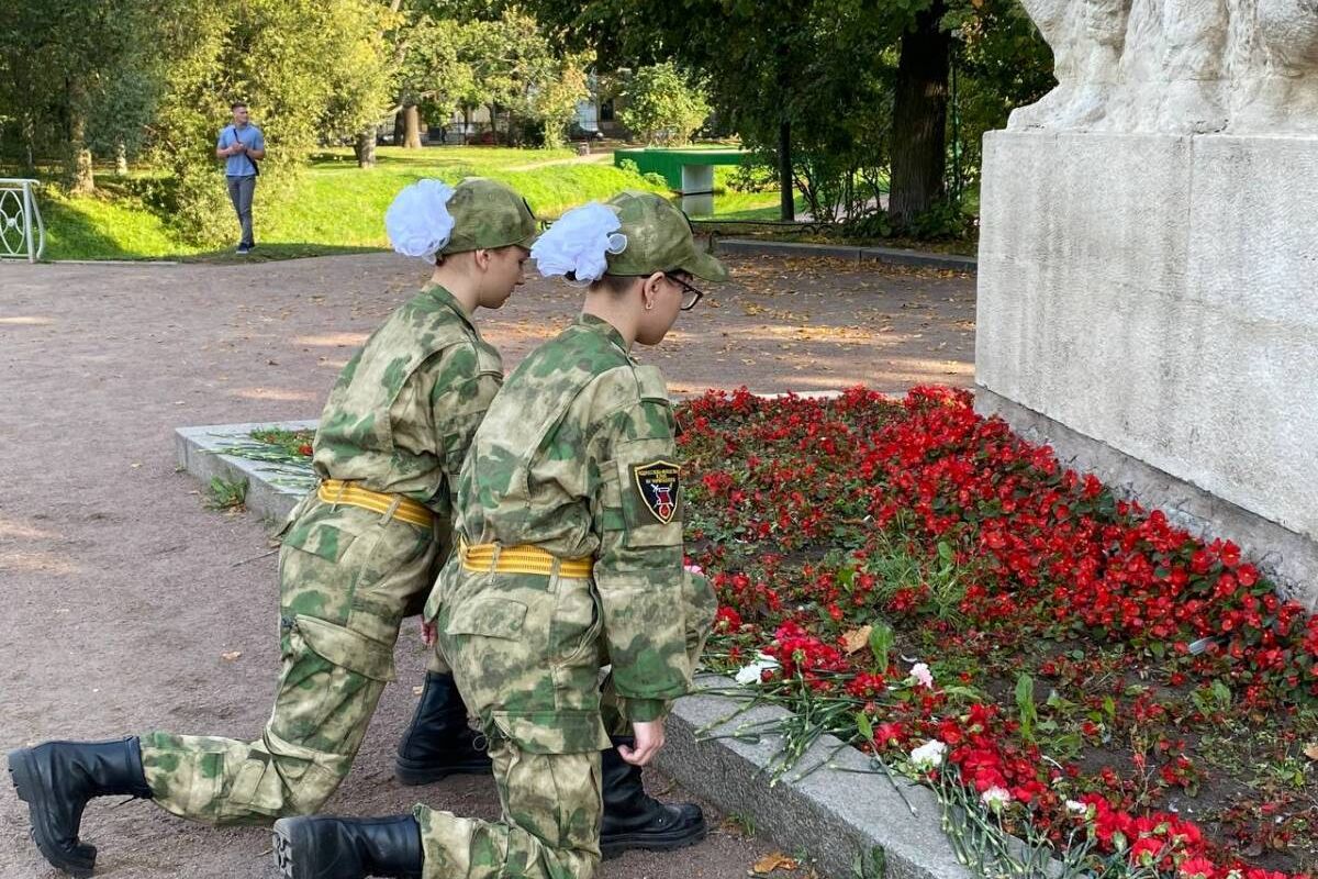 Жуковский памятник пионеркам