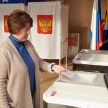 Сенатор Анастасия Жукова проголосовала на выборах губернатора