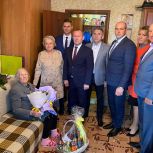 Члены и сторонники "Единой России" поздравили ветерана со 100-летним юбилеем