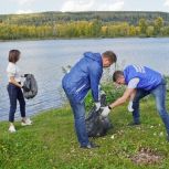 Кемеровские единороссы очистили берег озера
