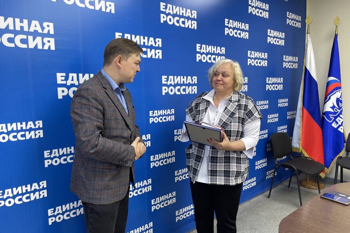 «Единая Россия» наградила победителей «Диктанта Победы»