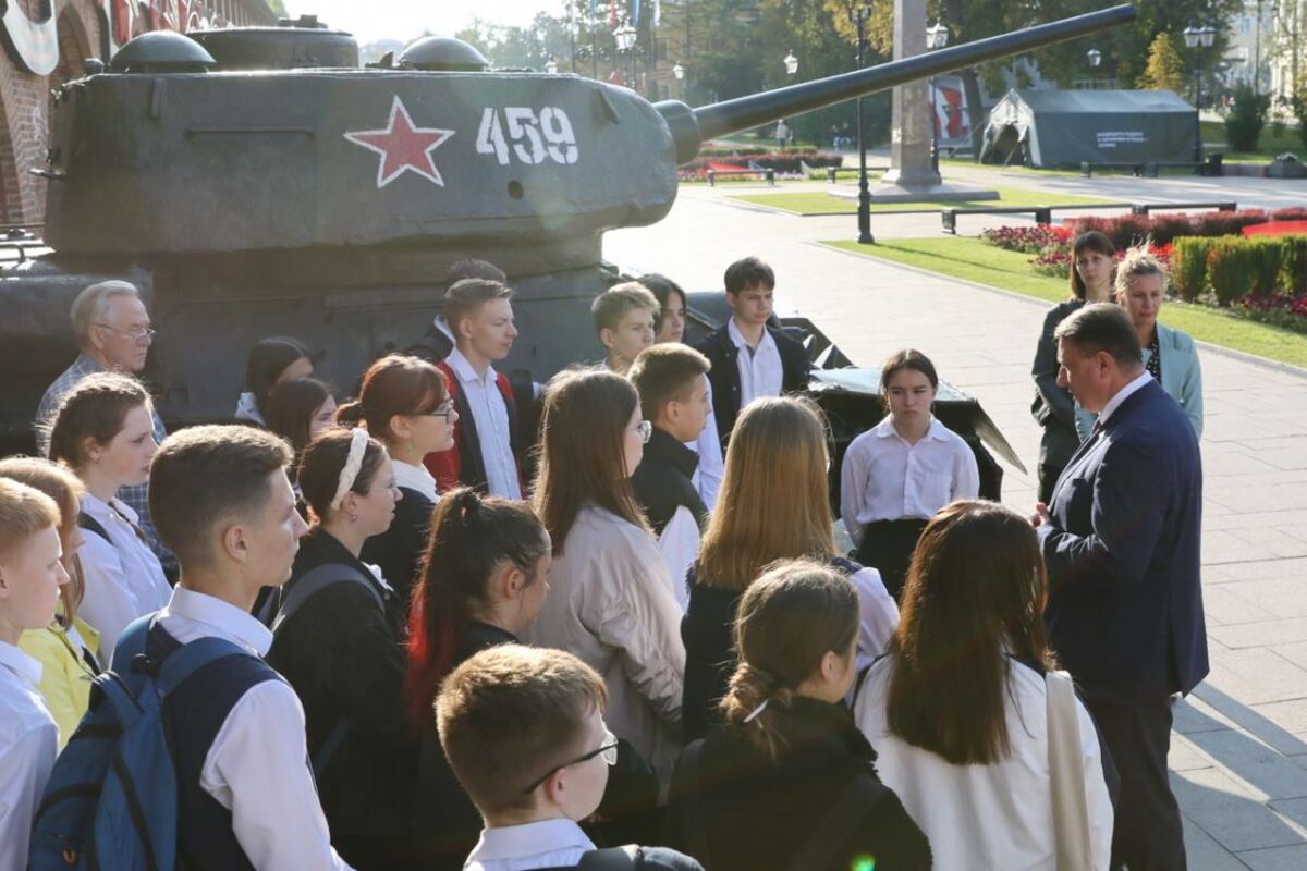 Школьники Советского района прошли по «Дороге единства»