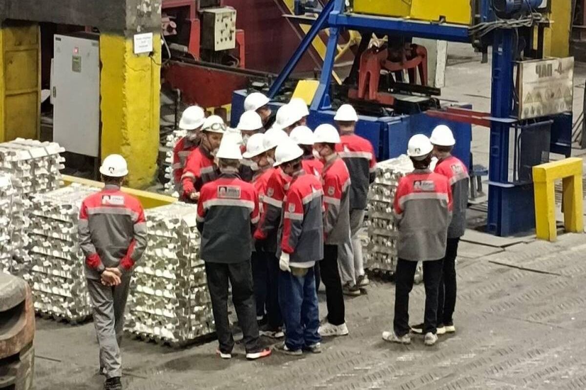«Единая Россия» организовала профтур для красноярских школьников
