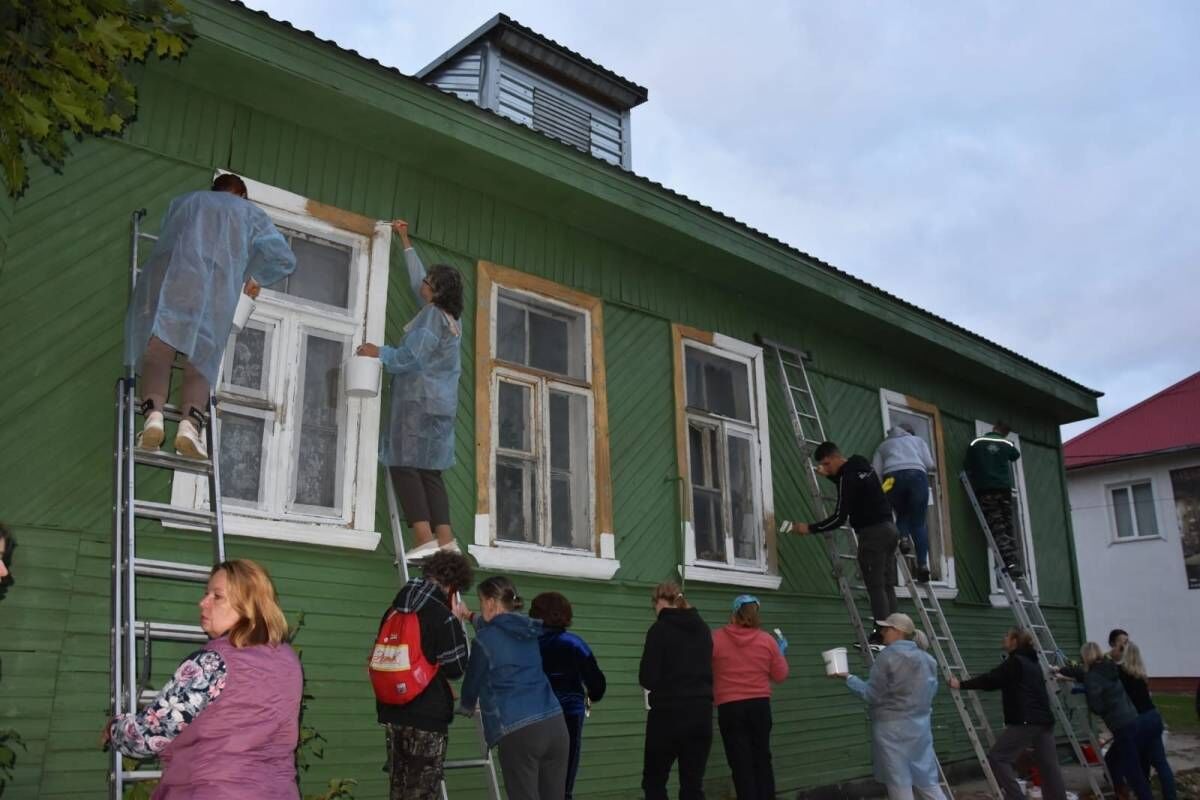 Передача средств реабилитации и одежды, организация праздников: «Единая  Россия» в регионах помогает школьникам, участникам СВО, инвалидам