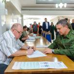 В ЛНР в голосовании приняли участие Леонид Пасечник и Денис Мирошниченко