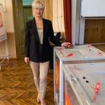 «Мы каждый день делаем свой выбор». Руководитель волонтерской организации «Ваш Тыл67» проголосовала на участке в Смоленске