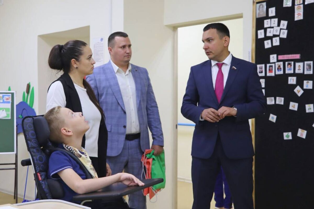 Участники партийного проекта «Единая страна – доступная среда» посетили школу-интернат №4 в Хабаровске