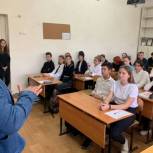 «Единая Россия» провела в Новосибирске уроки мужества для старшеклассников