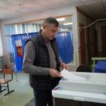 Депутат горсовета Новосибирска Дмитрий Колпаков проголосовал на выборах главы региона