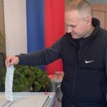 Депутат гордумы Николай Ярощук проголосовал на выборах губернатора Магаданской области
