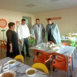 Депутаты-единороссы контролируют организацию бесплатного питания в школах