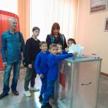 В Волгоградской области в голосовании принимают участие бойцы СВО, многодетные семьи, ветераны