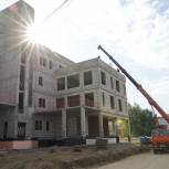 «Единая Россия» проконтролировала строительство поликлиники в Ленинском районе