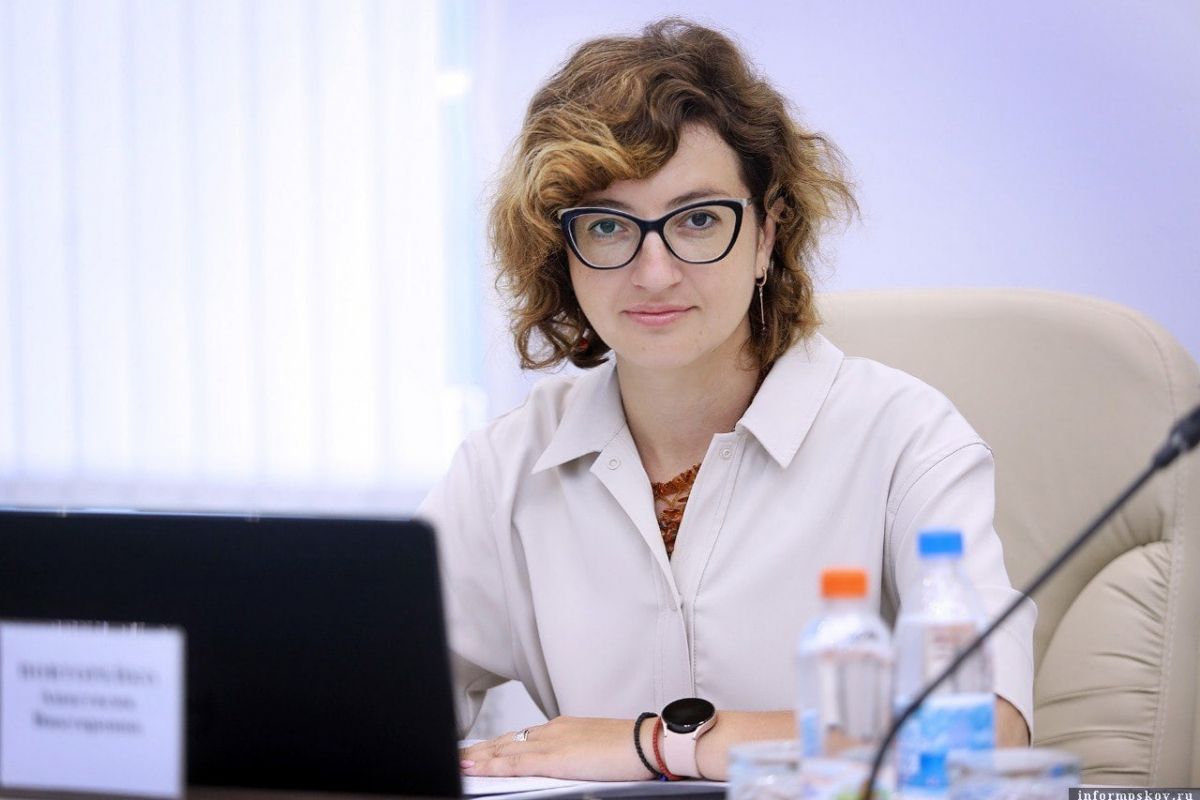 Псковские единороссы поздравляют Анастасию Повторейко с награждением медалью «Луки Крымского»
