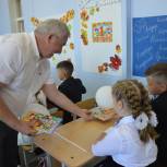 Сергей Есяков поздравил учащихся и педагогов кузнецкой школы с началом нового учебного года