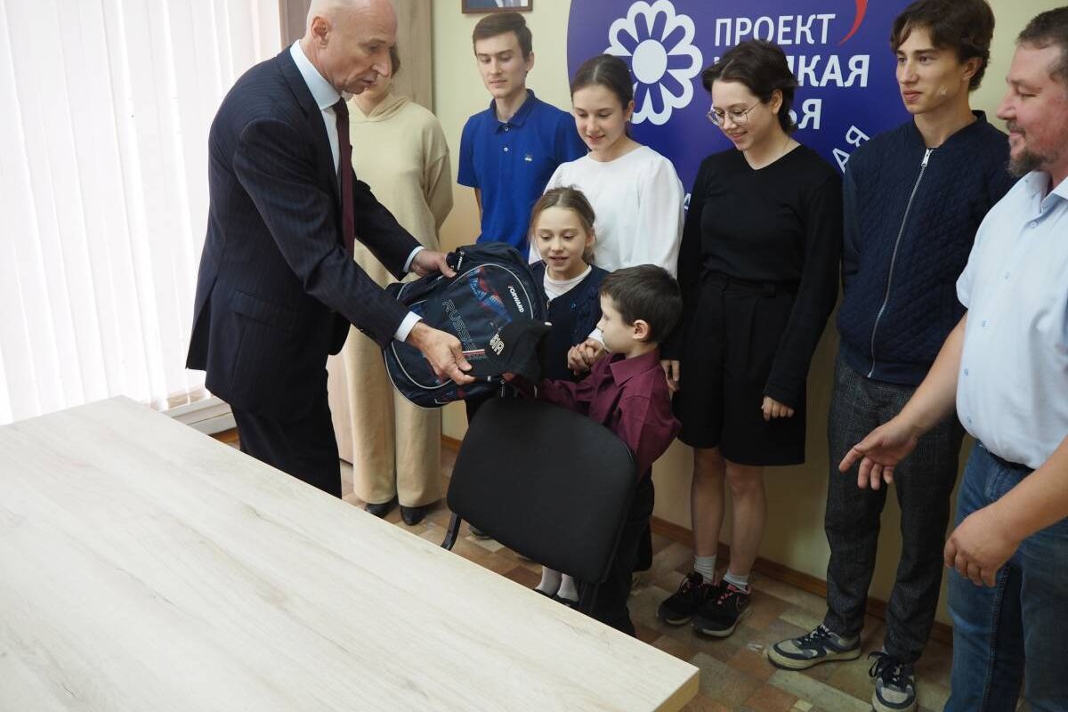 Депутаты оказывают помощь многодетным семьям