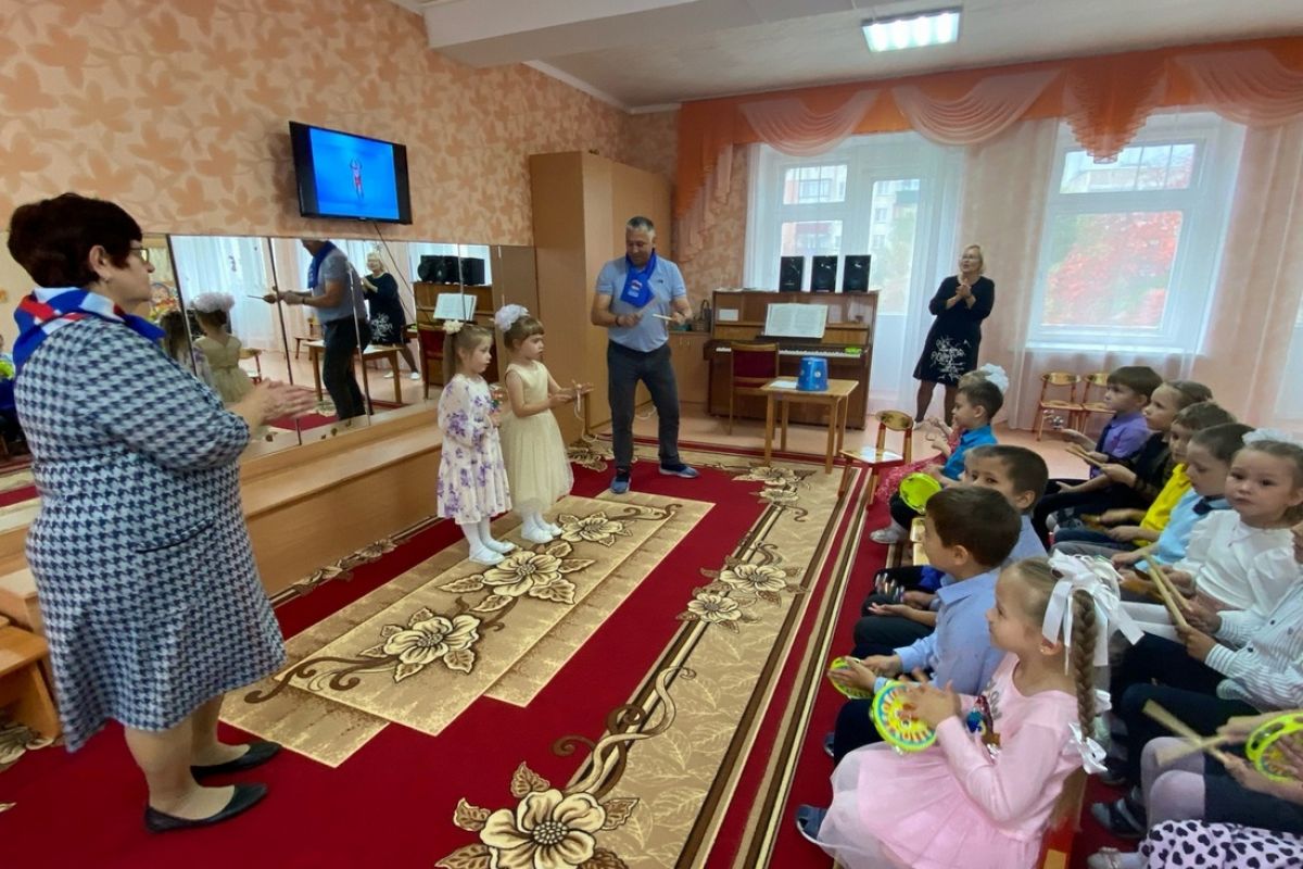 «Диалог на равных»: депутаты Еманжелинского района встретились с детьми и педагогическим составом детского сада