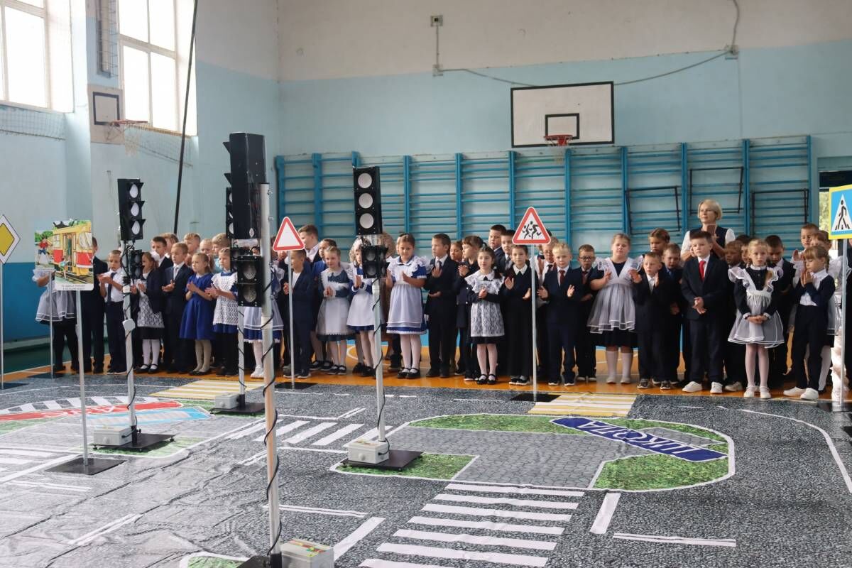 В Карсунской средней школе имени Д.Н. Гусева состоялось открытие детского автогородка по правилам дорожного движения