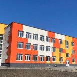 Роман Голубев вместе с Ларисой Подсадник в ходе рабочей встречи обсудили открытие нового детского сада в Петрозаводске