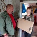 Помощь от единороссов получили жители поселка Волчеяровка