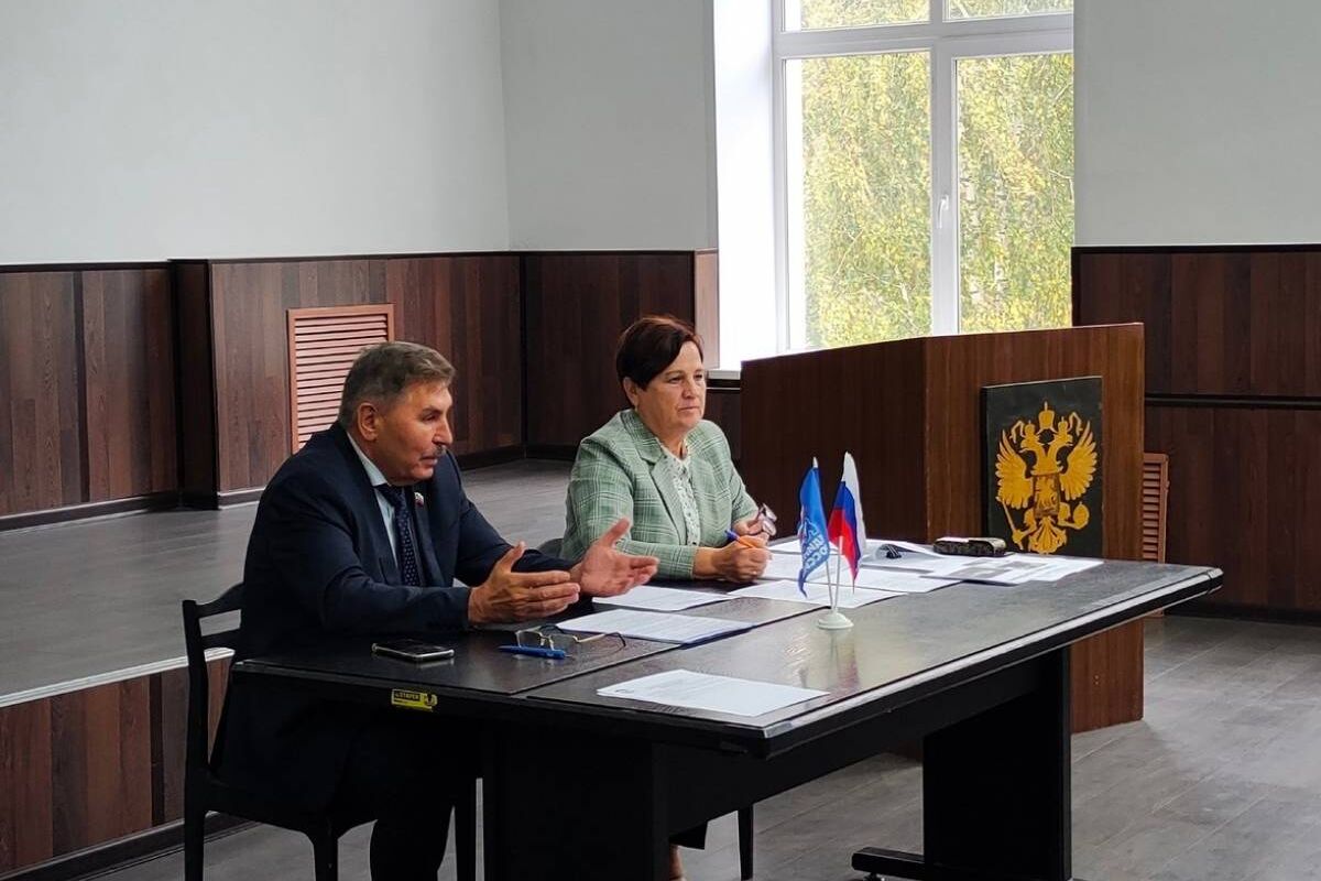 Галина Полякова и Сергей Деменков провели рабочее совещание с партийцами из Шарьинского, Поназыревского, Межевского и Мантуровского районов Костромской области