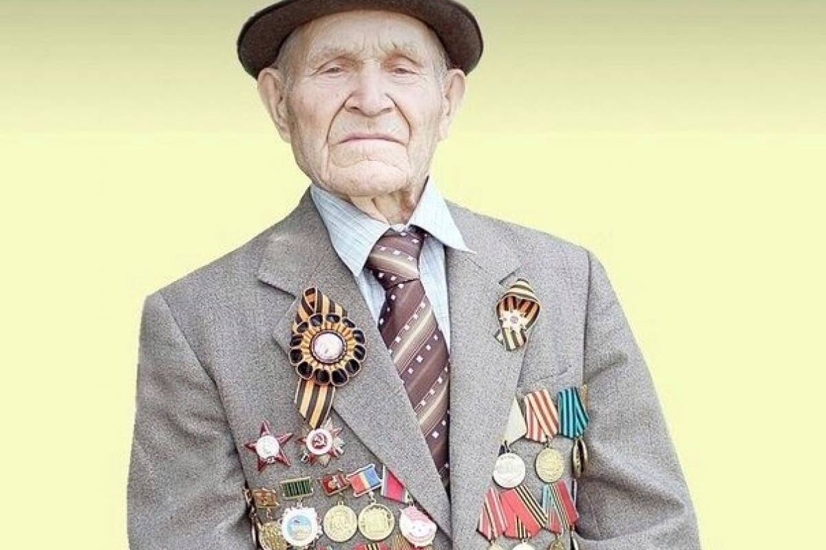 Черняховские единороссы поздравили легендарного ветерана Великой Отечественной войны Зию Салихова со 101-ым Днем рождения