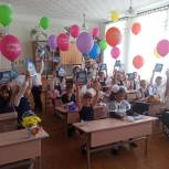 Первоклассники города Ровеньки получили подарки из Республики Коми