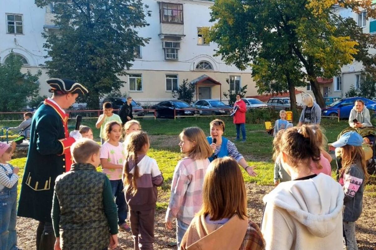 В Аше прошел праздник двора «До свидания, лето!»