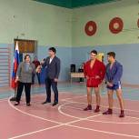 В рамках реализации проекта «Zа самбо» партии «Единая Россия» в энгельсской школе провели показательные выступления