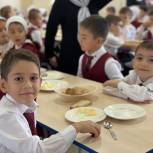 В школах Чечни началась еженедельная проверка качества горячего питания младшелкассников