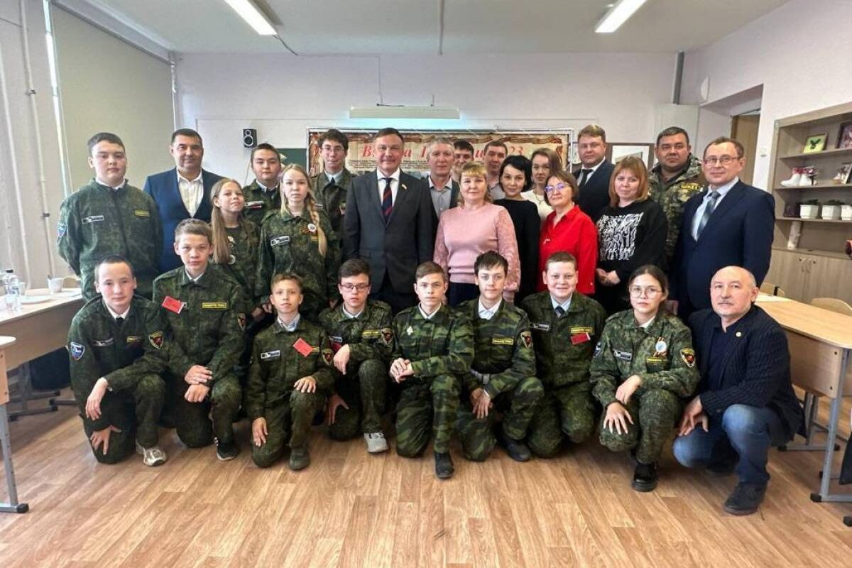 Николай Николаев встретился со школьниками – участниками Международной Вахты Памяти