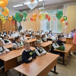 Хабаровские единороссы поздравили школьников и педагогов края с Днем знаний