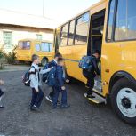 Школы ЛНР получили 32 новых школьных автобуса