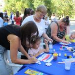 Краснодарские единороссы организовали для гостей Городского сада мастер-класс по рисованию