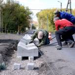 Красноярские специалисты ремонтируют дорогу в пгт Ленинский Свердловского района