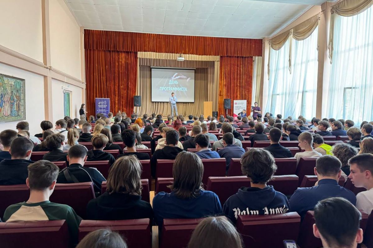 В День программиста челябинское ИТ-сообщество провело профориентационные встречи со школьниками