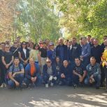 Парламентарии привели в порядок участок сквера в областном центре
