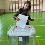 Исполнительный секретарь Алексеевского района Мария Долганова посетила один из избирательных участков