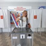 Директор ростовской школы №96, секретарь «первички» «Единой России»  Зинаида Гринько проголосовала на довыборах в Государственную Думу