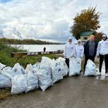 В Кемерове молодогвардейцы очистили берег Томи от мусора