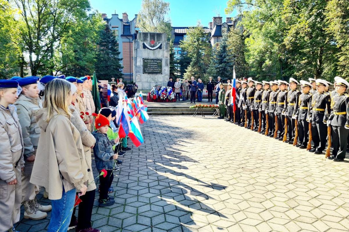 По проекту «Историческая память» в Калининграде захоронили красноармейцев, обнаруженных при строительстве ул. Катина